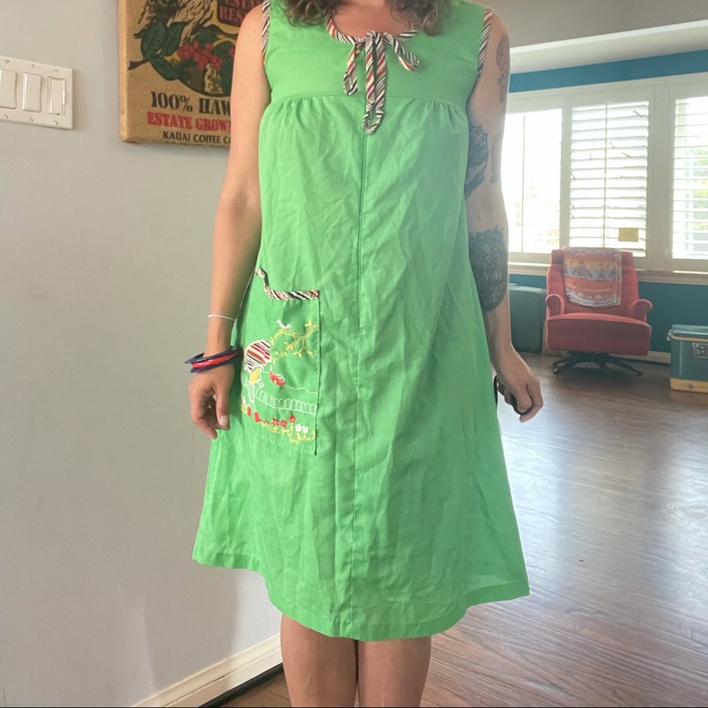 1960’s Embroidered summer house dress